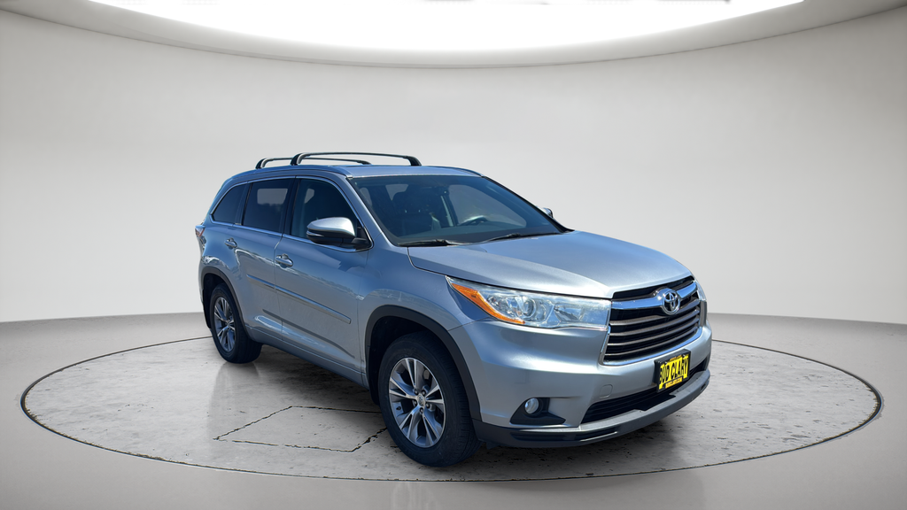Used 2014 Silver Toyota XLE V6 image 1