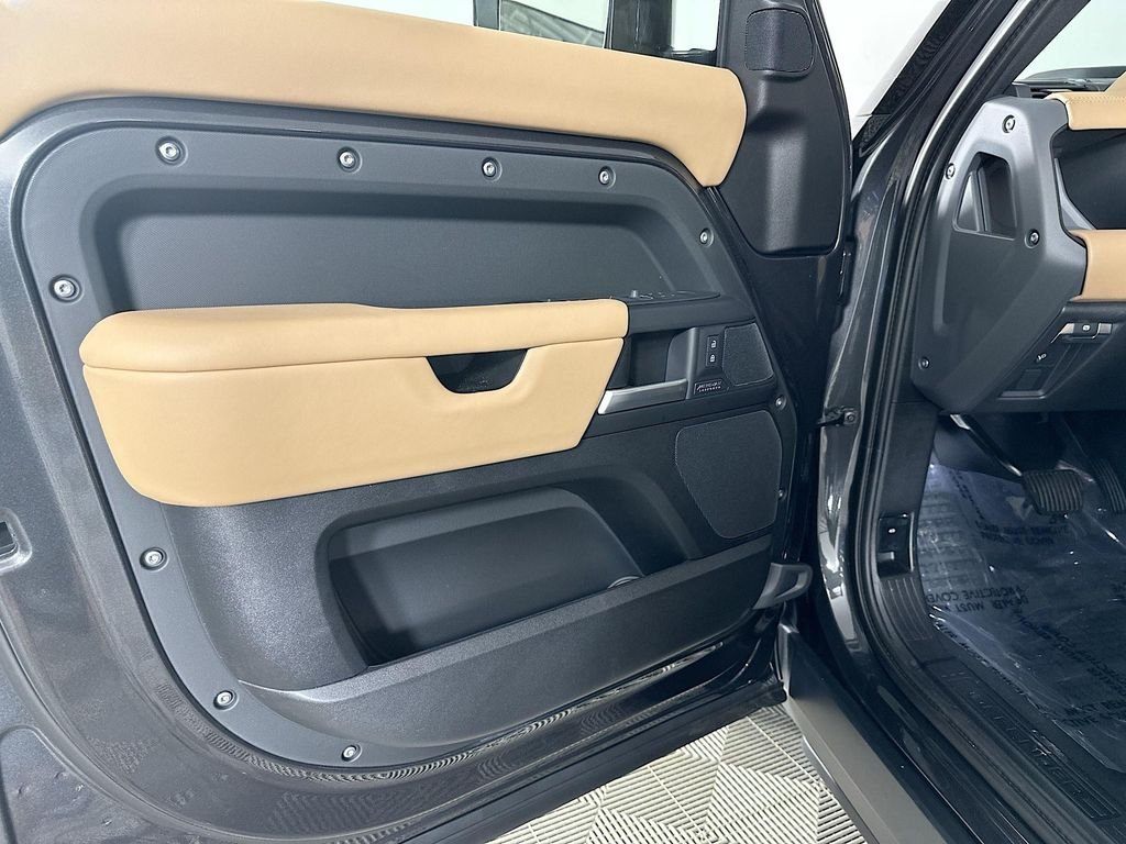 New 2026 Carpathian Grey LAND ROVER X-Dynamic SE image 22
