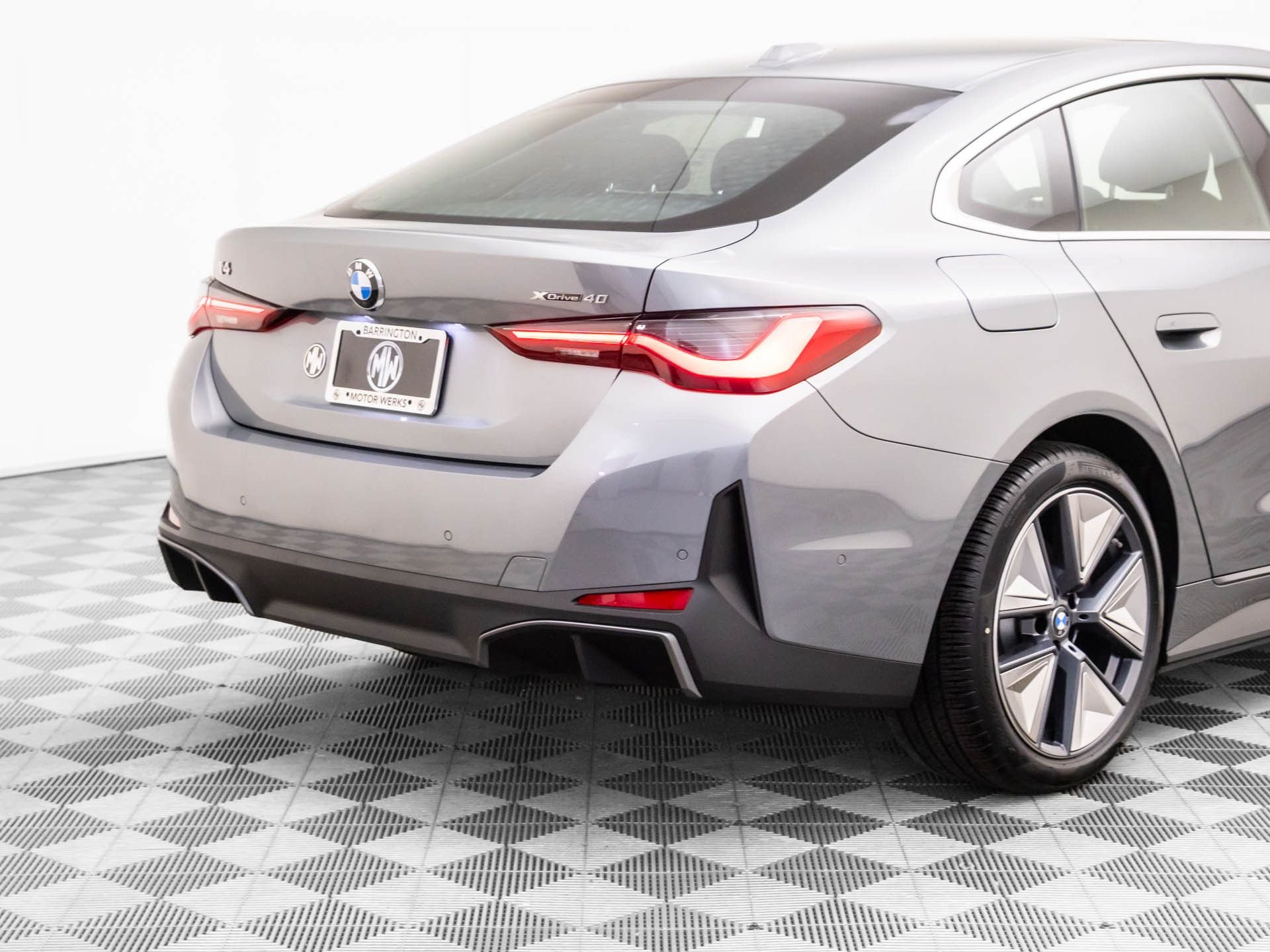 New 2026 Skyscraper Grey Metallic BMW xDrive40 image 36