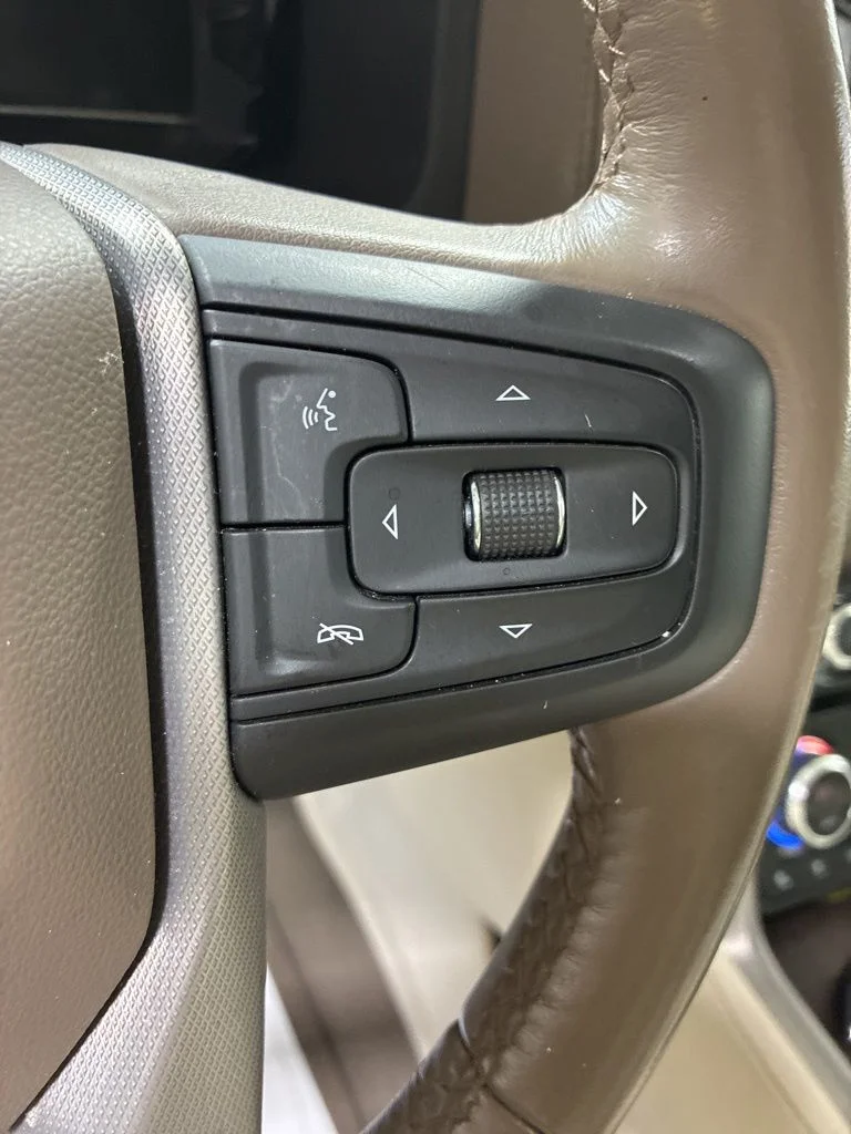Used 2022 White GMC Denali image 17