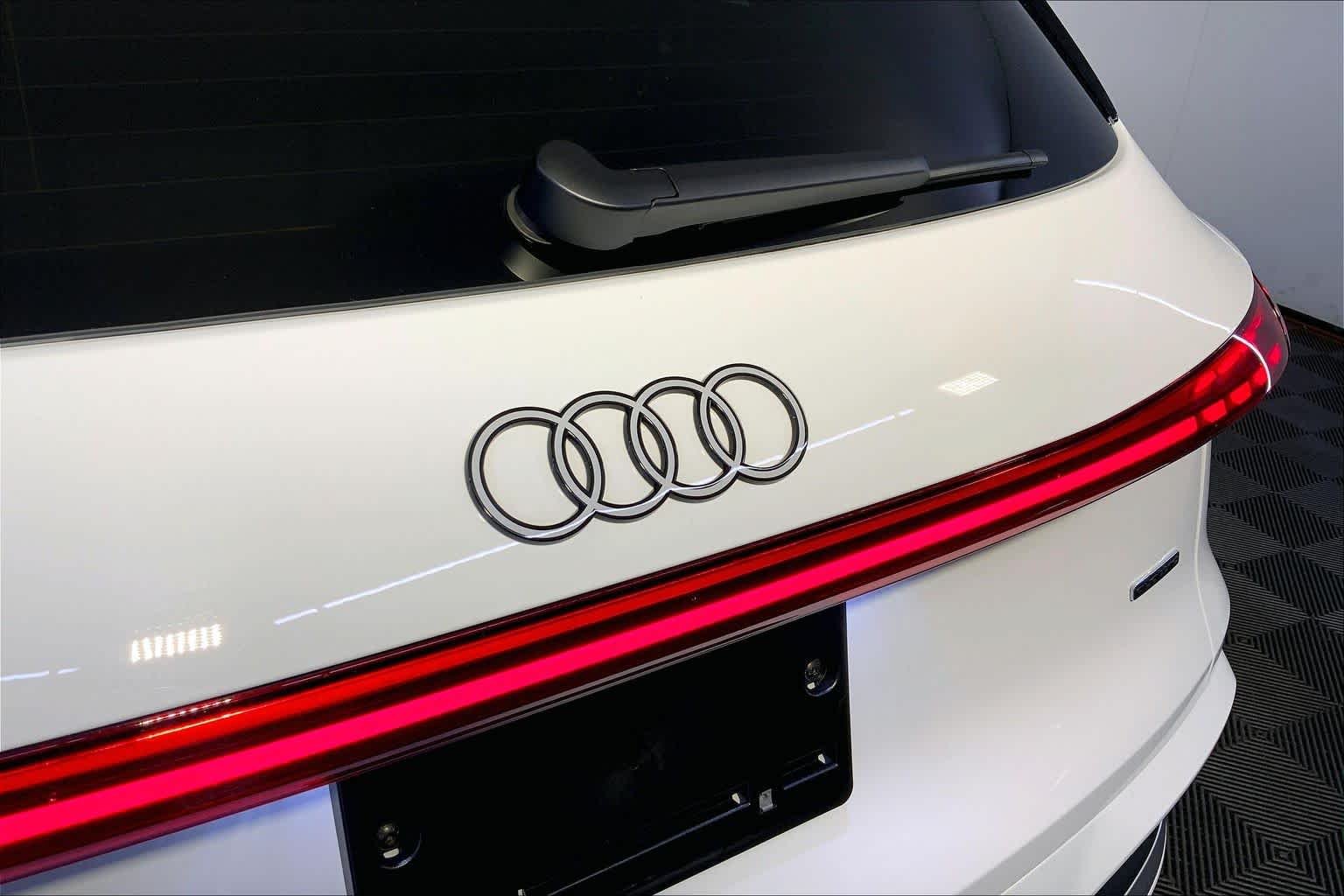 Used 2025 Glacier White Metallic Audi Premium image 33