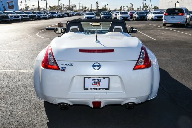 Used 2014 White Nissan Touring image 4