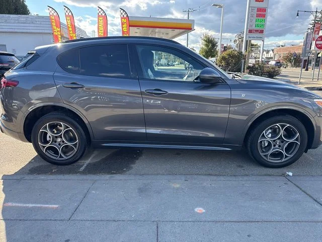 2023 Alfa Romeo Stelvio Ti - Photo 6