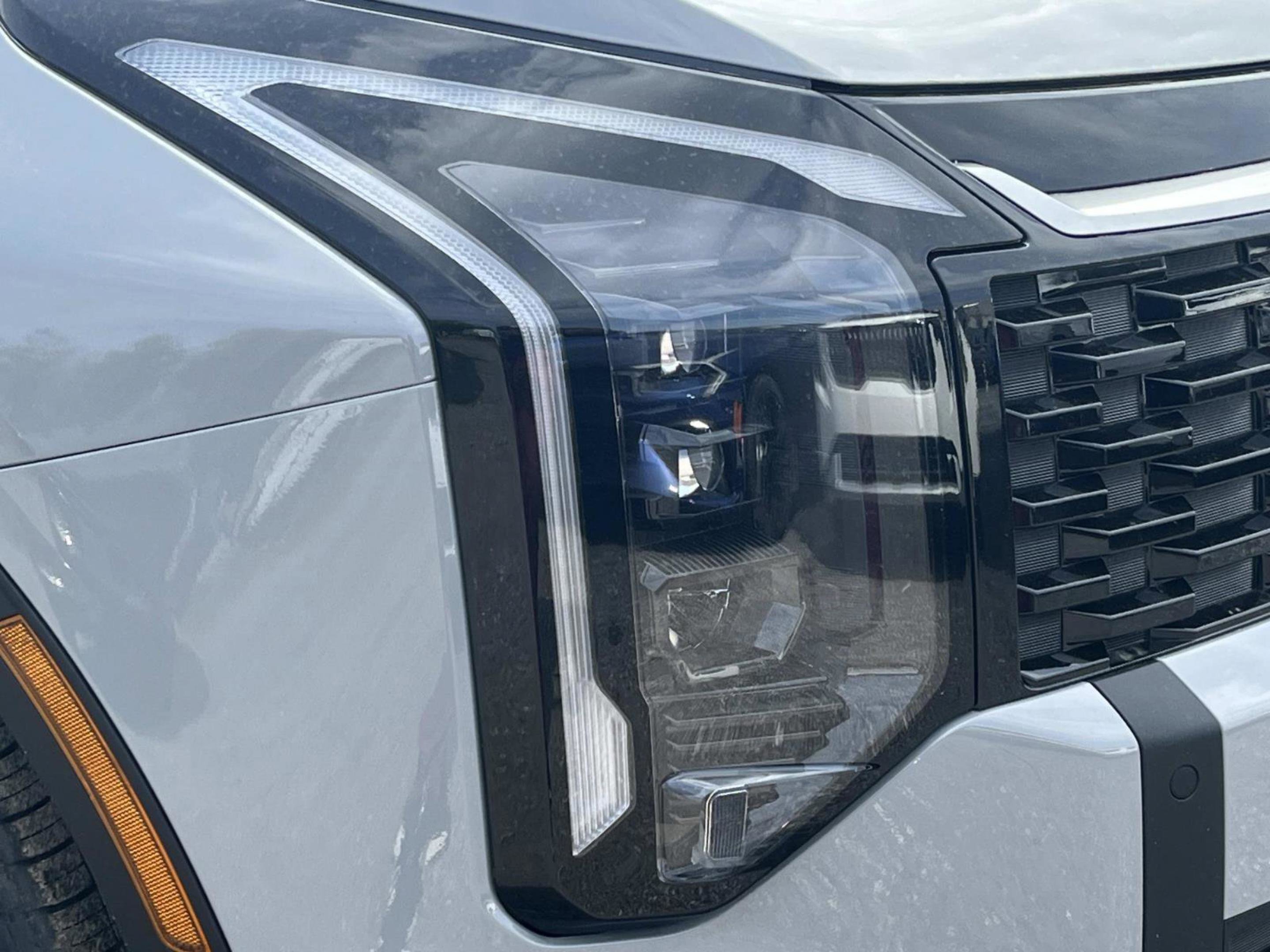 New 2026 Wolf Gray Kia EX image 9