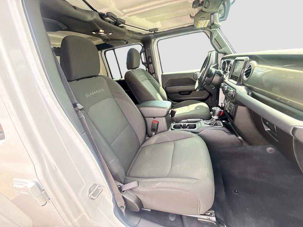 Used 2022 White Jeep Unlimited Sahara image 33