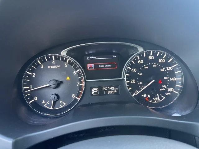Used 2014 White Nissan 2.5 S image 18