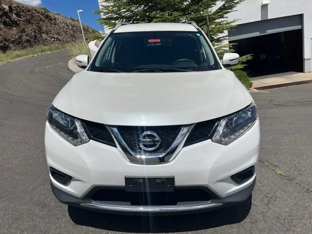 Used 2016 Pearl White Nissan SV image 3