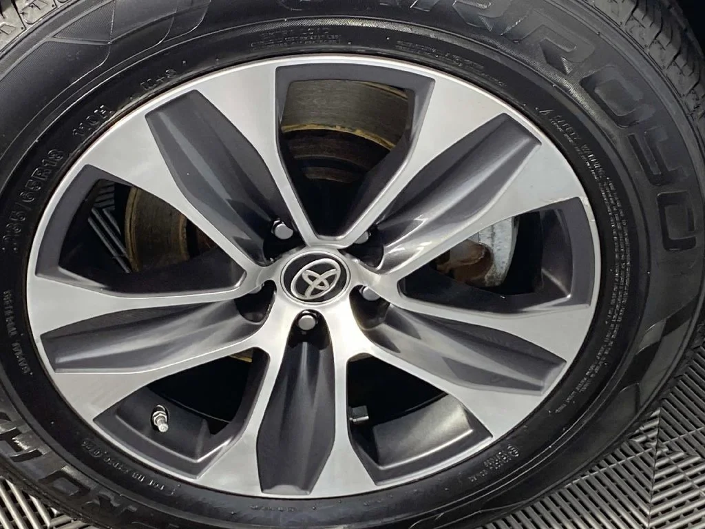 Used 2020 Blizzard Pearl Toyota XLE image 28