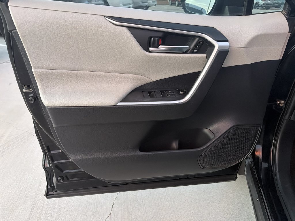 2019 Toyota RAV4 XLE Premium - Photo 9