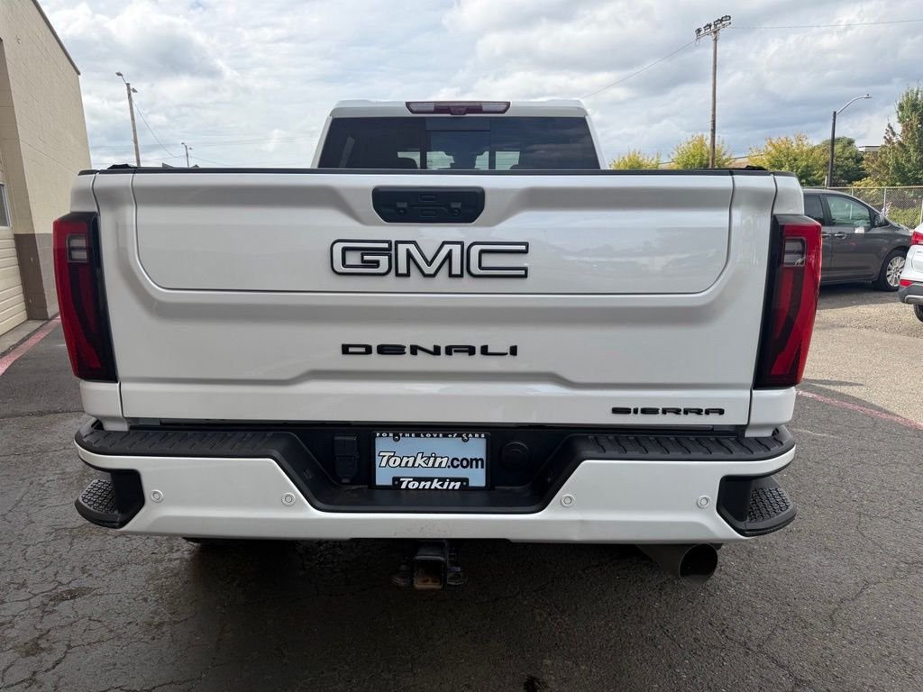 Used 2024 White Frost GMC Denali Ultimate image 5