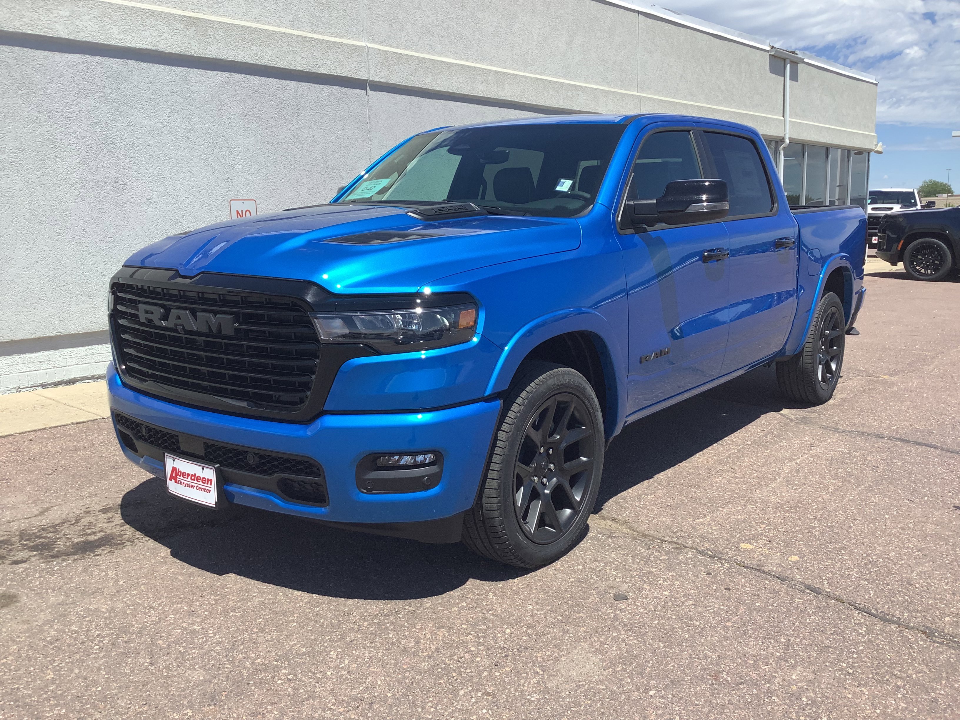 New 2026 Hydro Blue Pearl-Coat Exterior Paint RAM Laramie image 18