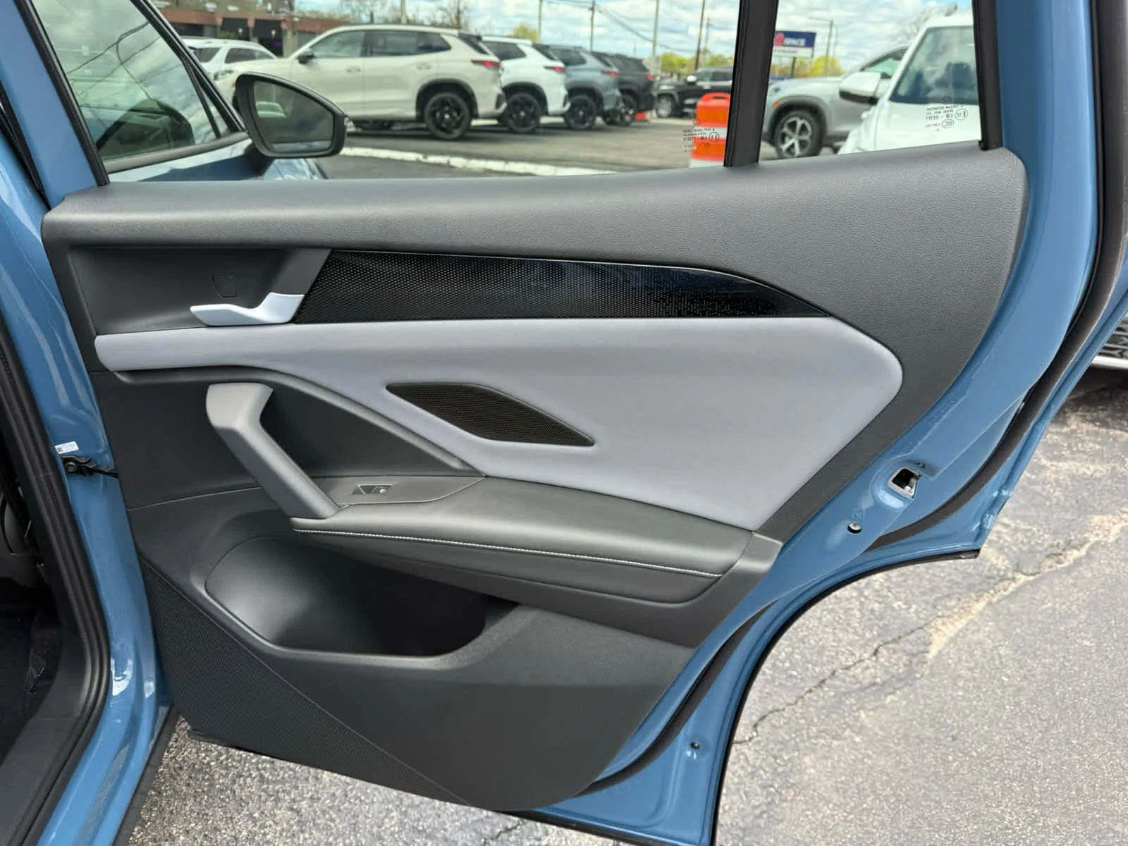New 2026 Monterey Blue w/Deep Black Roof Volkswagen SE R-Line Black image 11