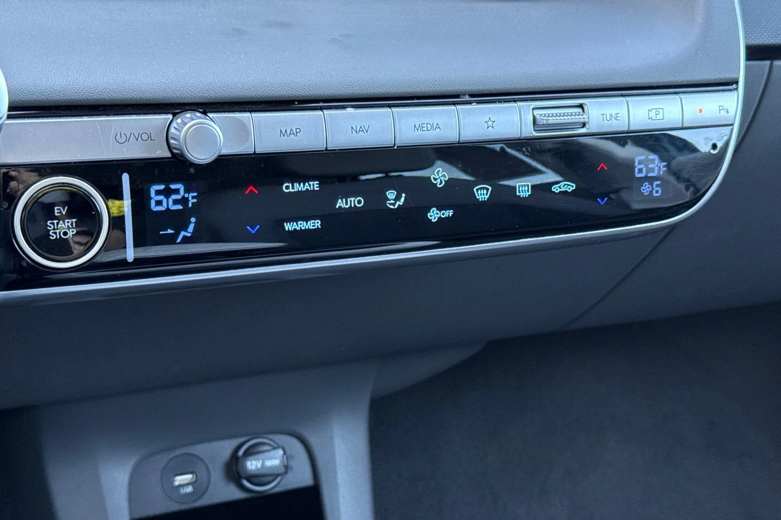 Used 2024 Digital Teal Hyundai SEL image 21