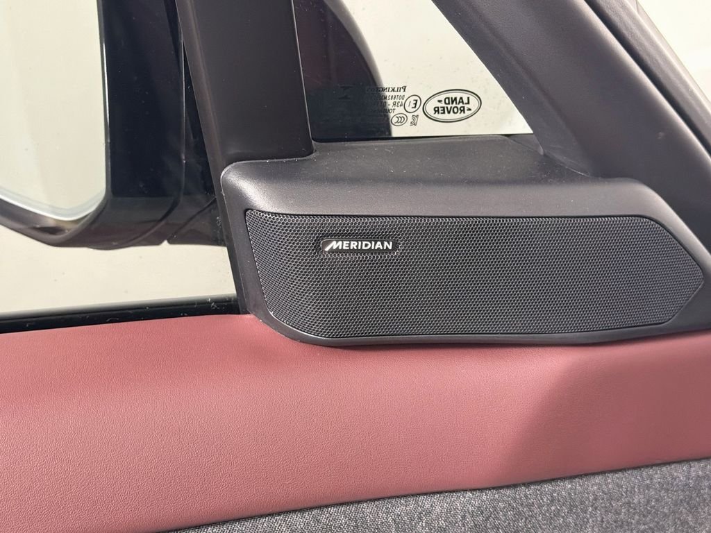 Certified Used 2025 Fuji White Land Rover Dynamic SE image 19