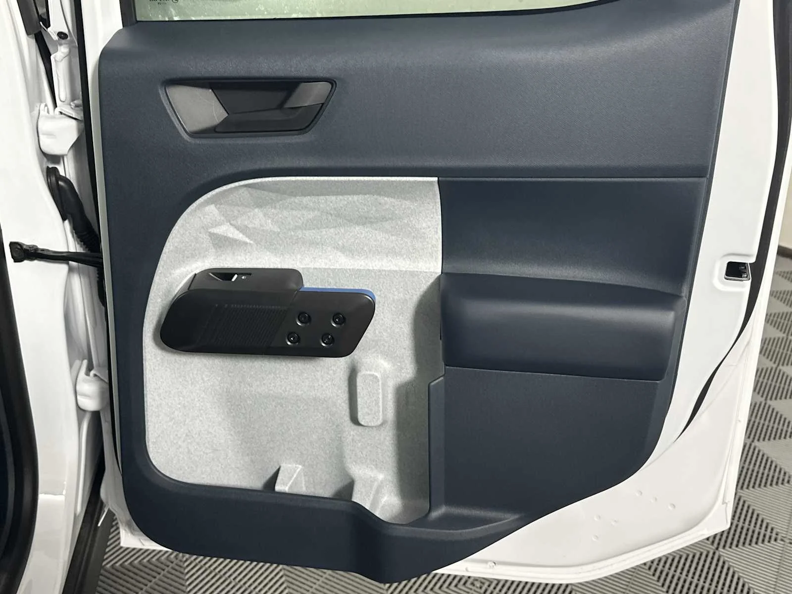New 2026 Oxford White Ford XLT image 21