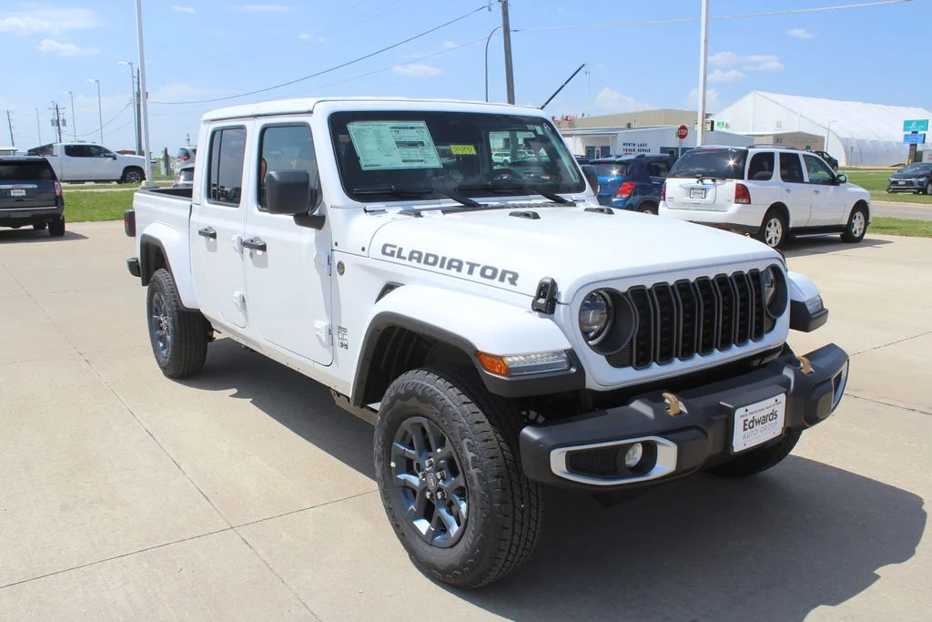 2026 Jeep Gladiator 85th Anniversary Edition Auto's photo