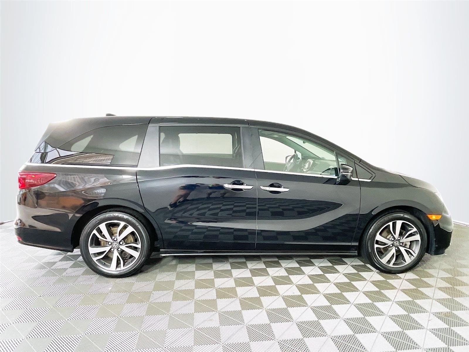 Certified Used 2024 Crystal Black Pearl Honda Touring image 12