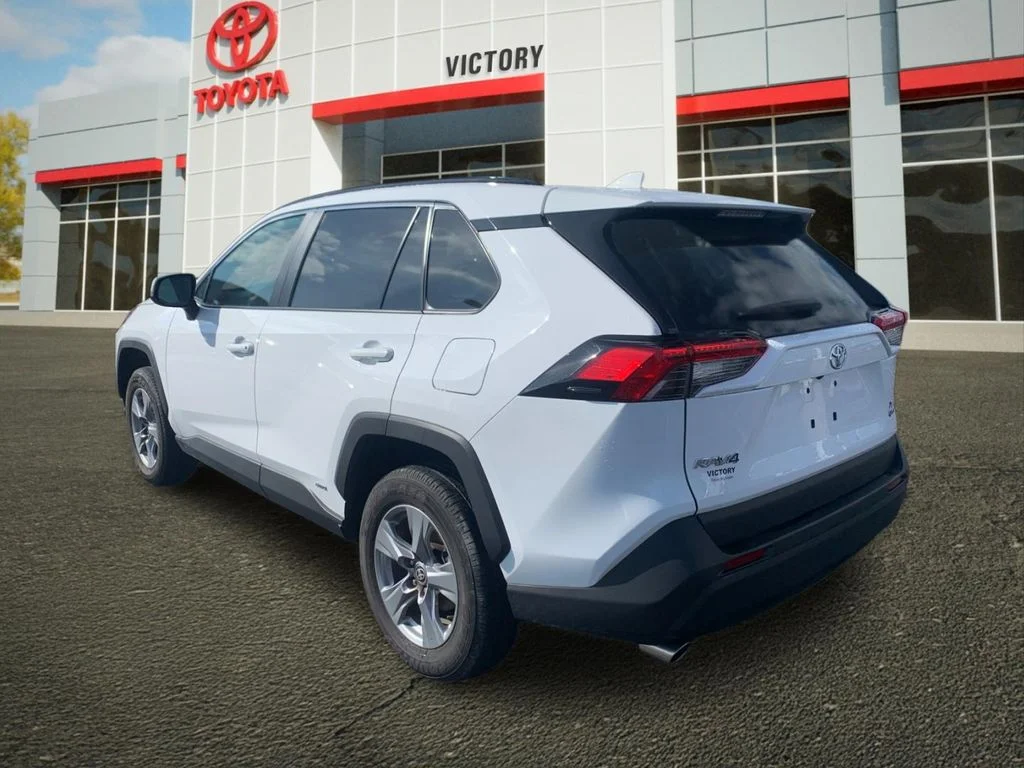 Used 2025 White Toyota XLE image 5