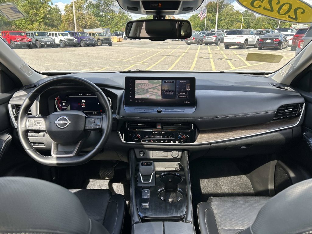 Used 2025 White Nissan Platinum image 19