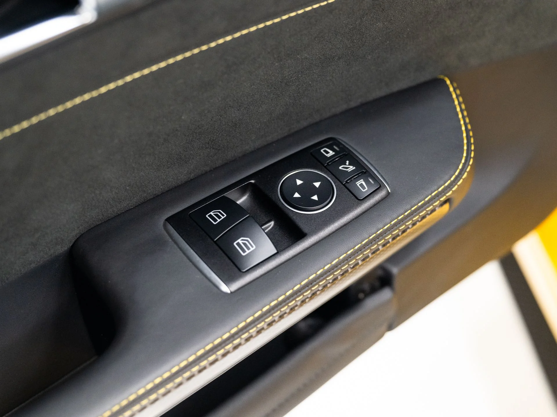 Used 2020 AMG Solarbeam Yellow Metallic Mercedes-Benz R image 32