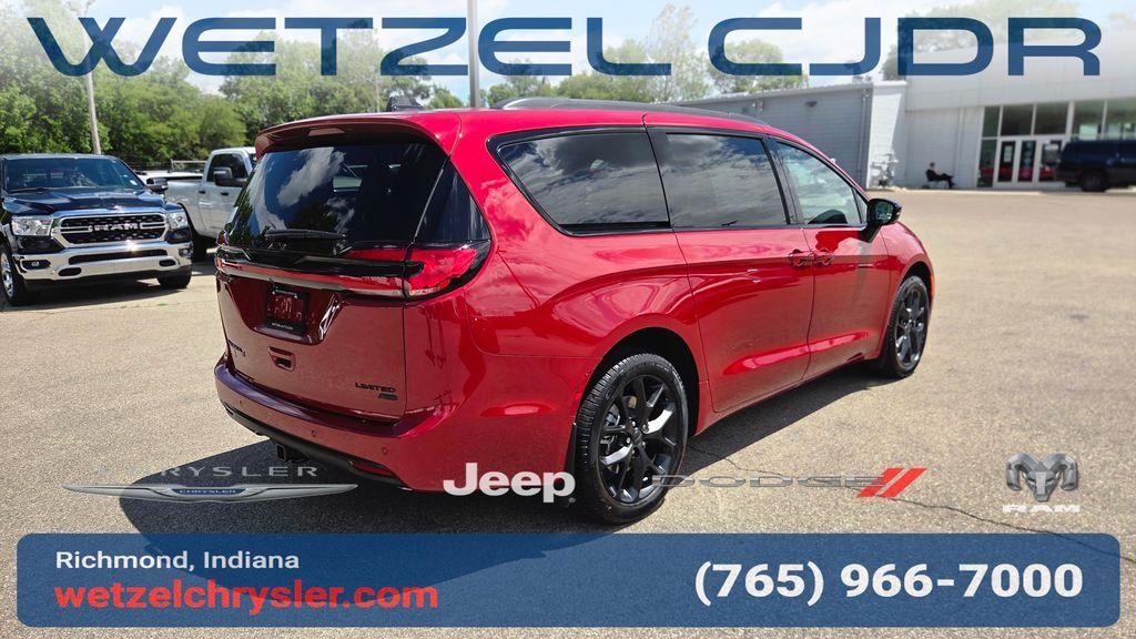 New 2027 Red Hot Pearl-Coat Exterior Paint Chrysler Limited image 7