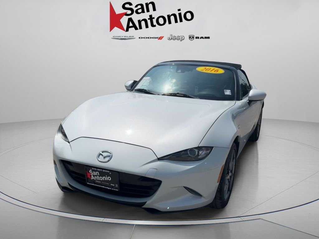 Used 2016 White Mazda Grand Touring image 5