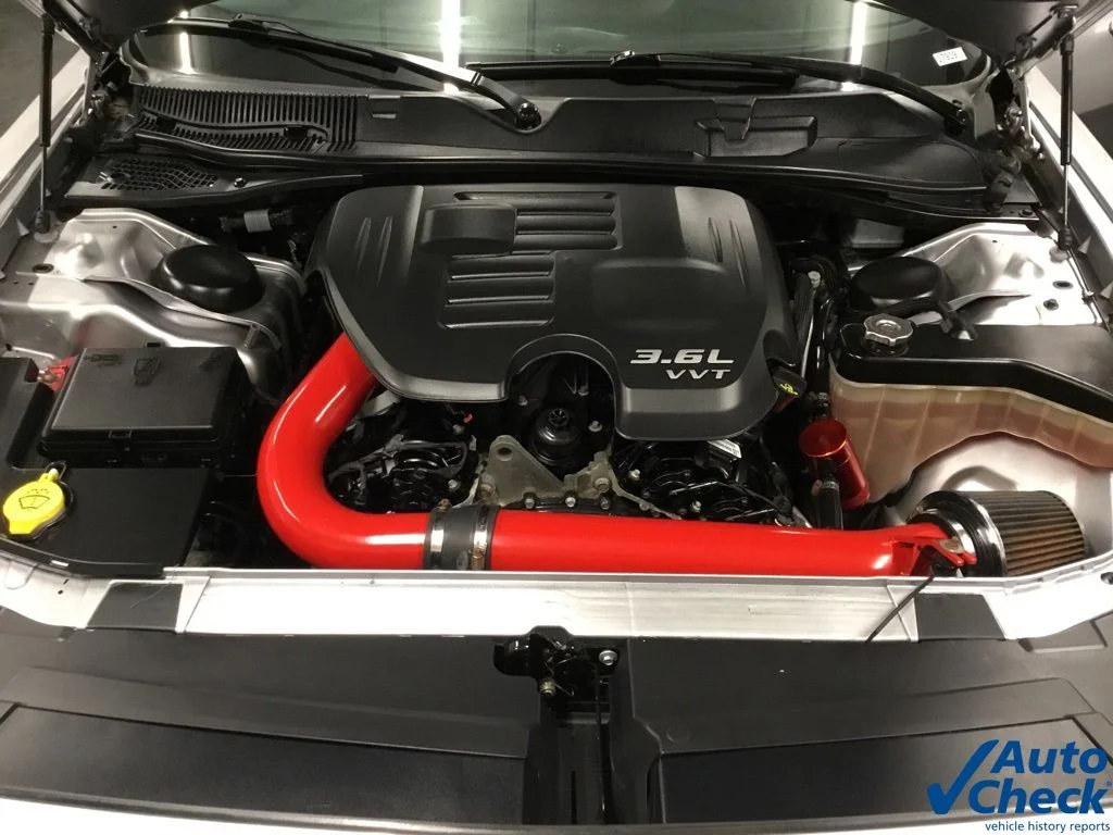Used 2018 Silver Dodge SXT image 31