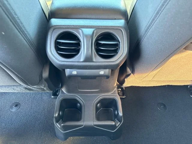 2022 Jeep Wrangler Unlimited Willys - Photo 23