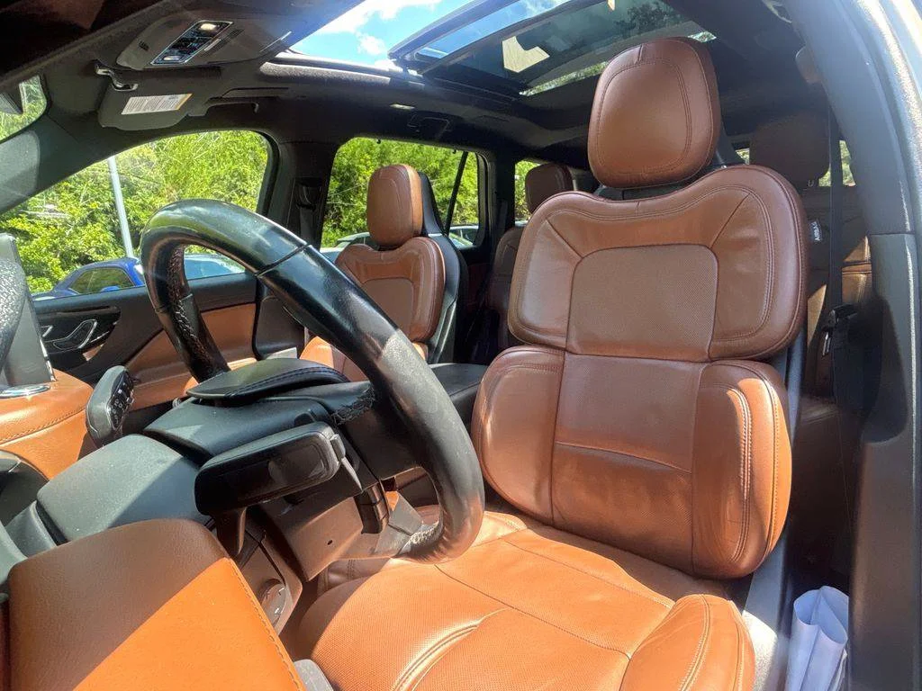 Used 2023 Beige Lincoln Reserve image 6