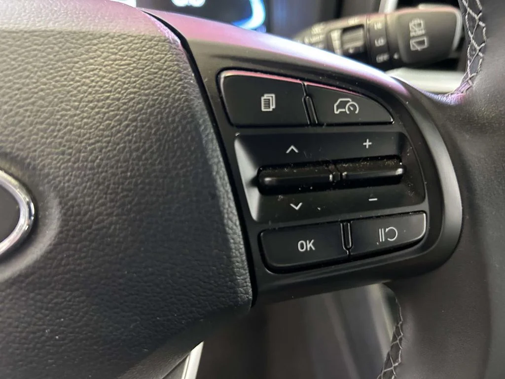 Used 2025 Silver Hyundai SEL image 21