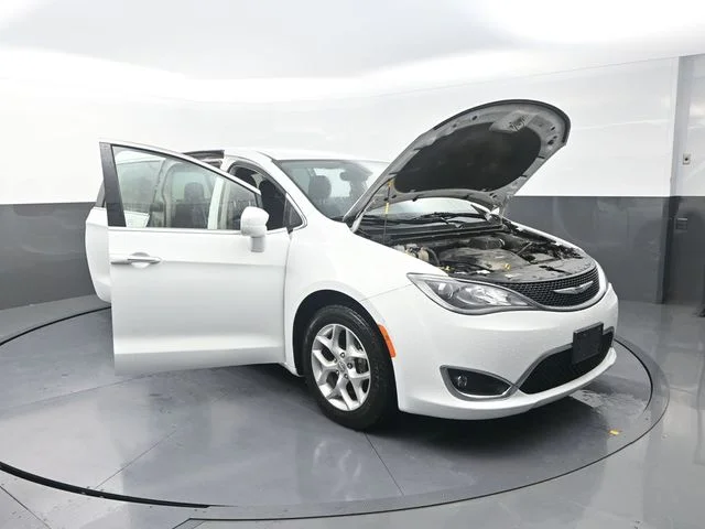 Used 2018 White Chrysler Touring Plus image 37
