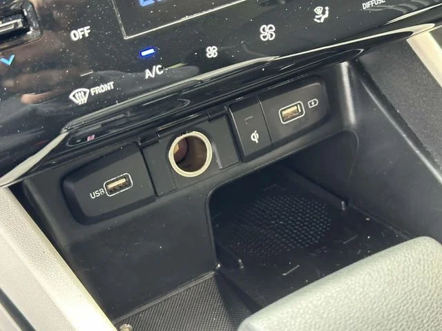 Used 2024 Black Hyundai SEL image 21