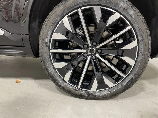 2026 Volvo XC90 Plus - Photo 11