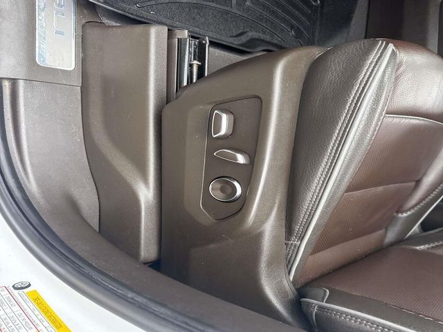 Used 2025 White Frost GMC Denali image 20