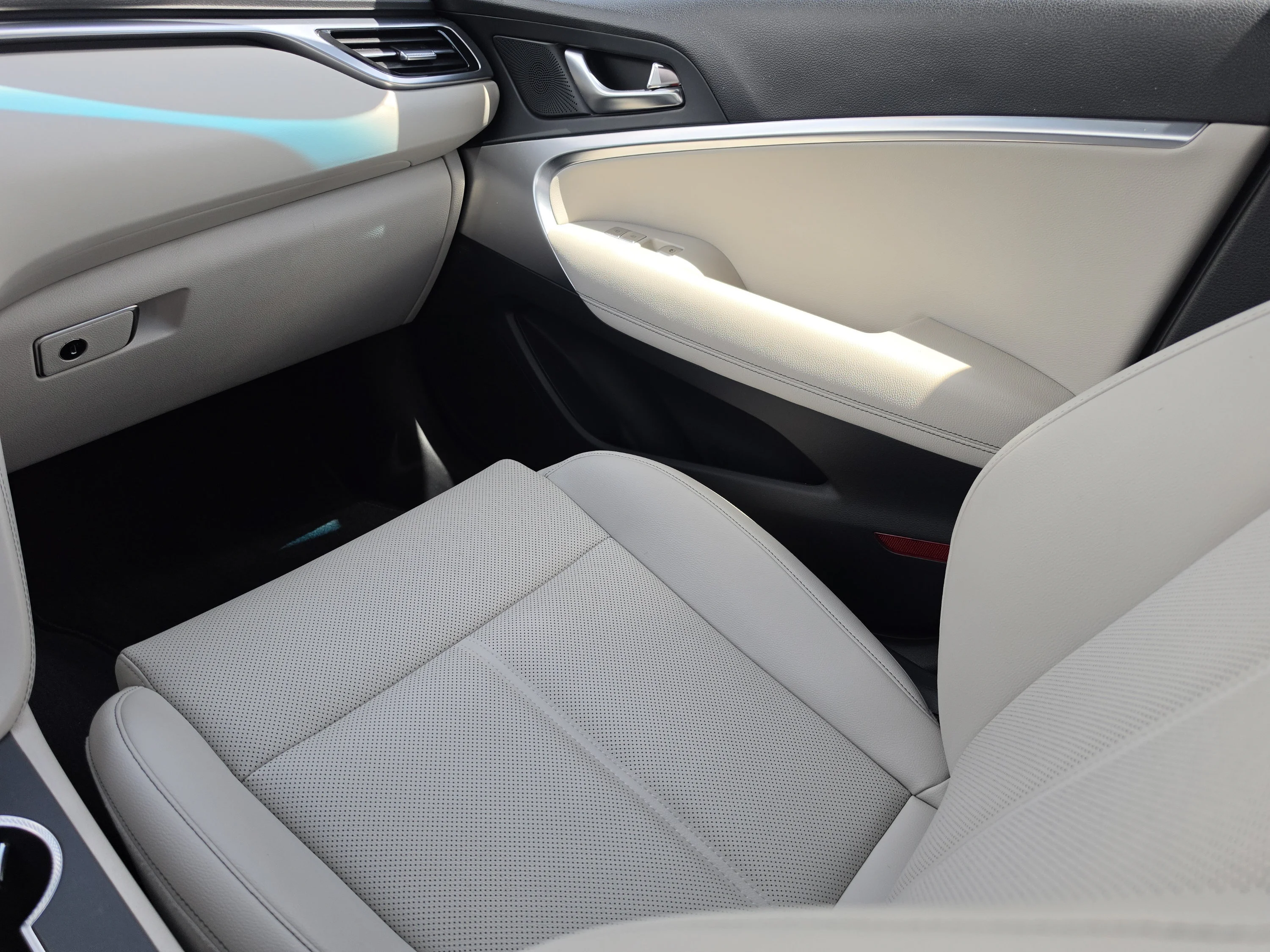 Used 2025 Savile Silver Genesis 2.5T image 20
