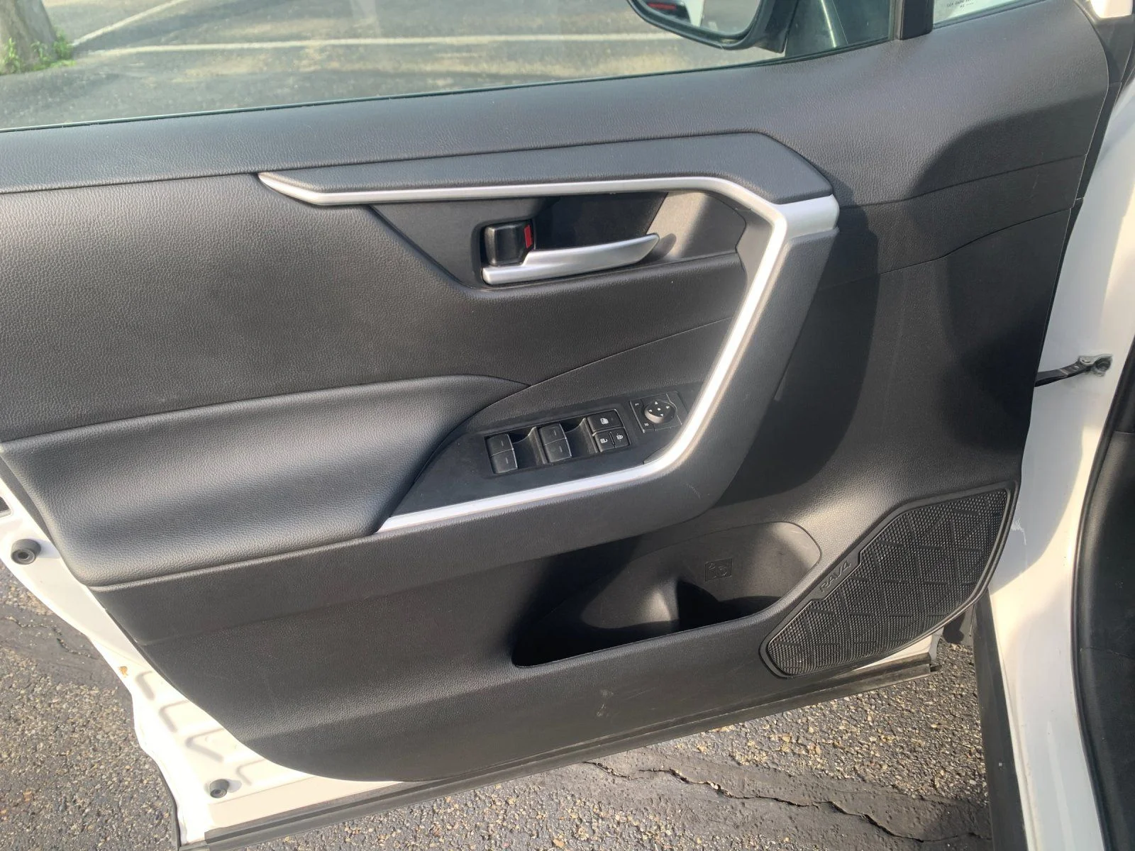 Used 2025 White Toyota XLE image 12