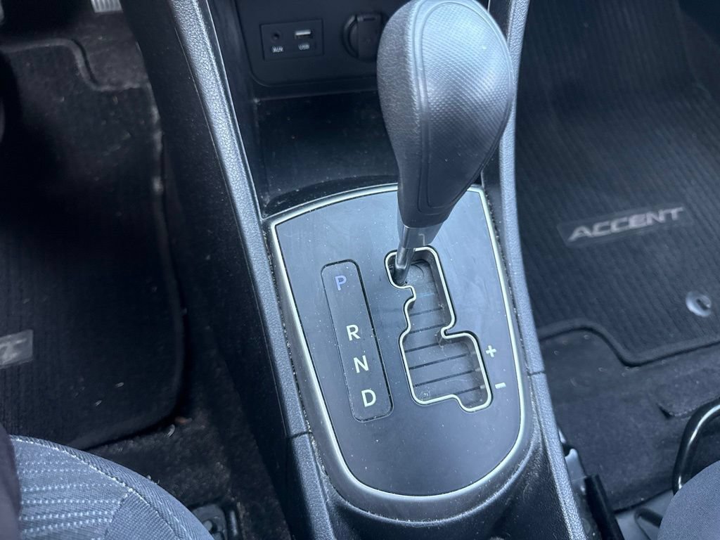 Used 2016 Ultra Black Pearl Hyundai SE image 27