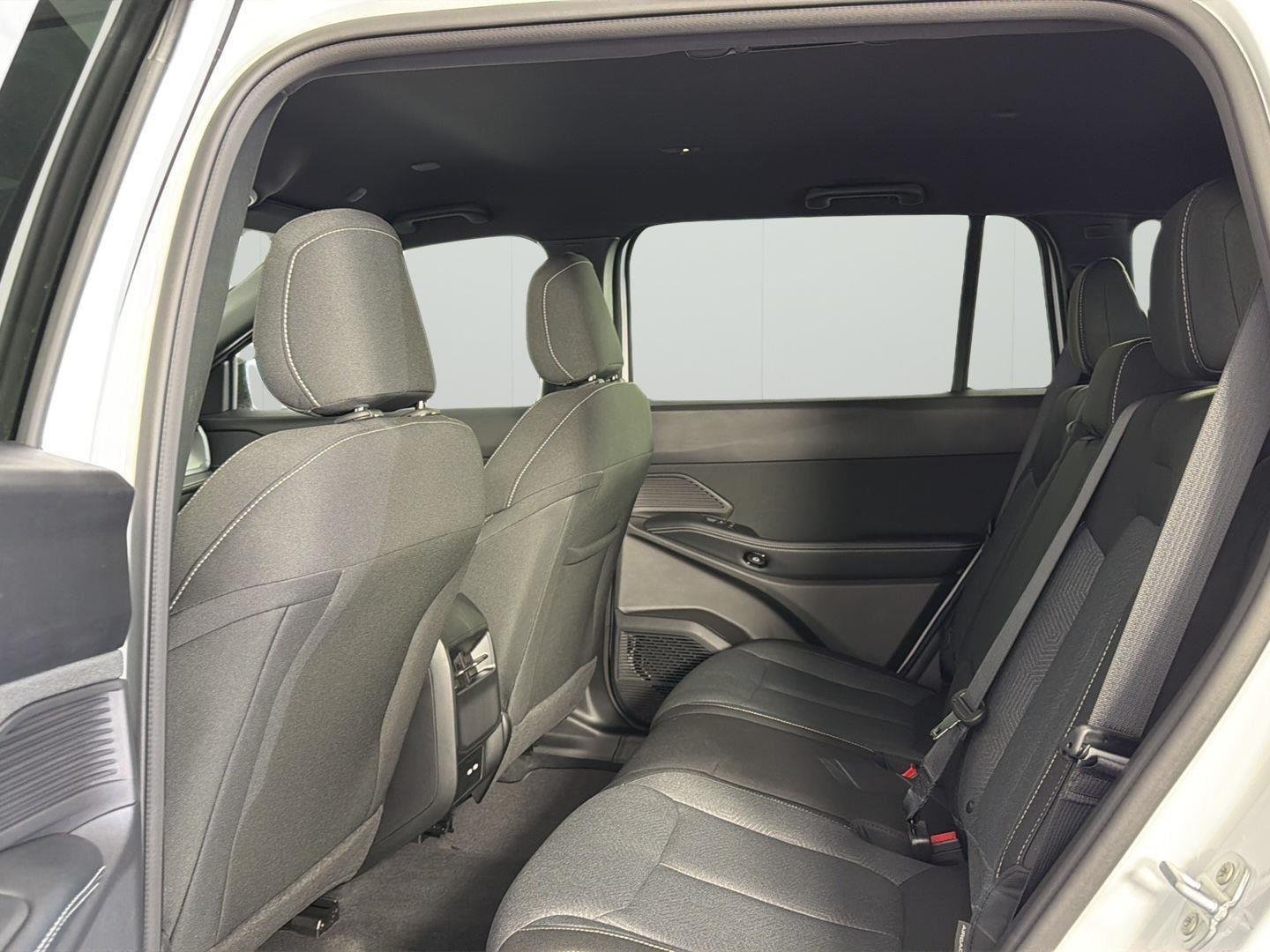 New 2026 Bright White Clear-Coat Exterior Paint Jeep Laredo image 9
