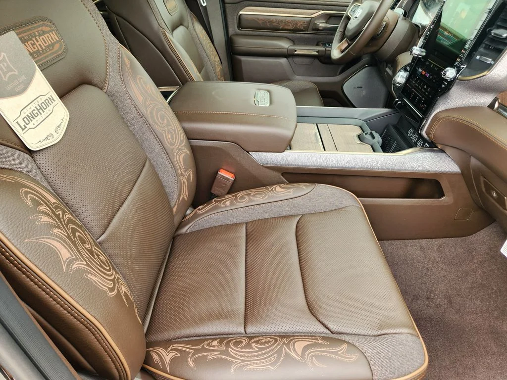 New 2026 Diamond Black Crystal Pearl-Coat Exterior Paint RAM Limited image 10