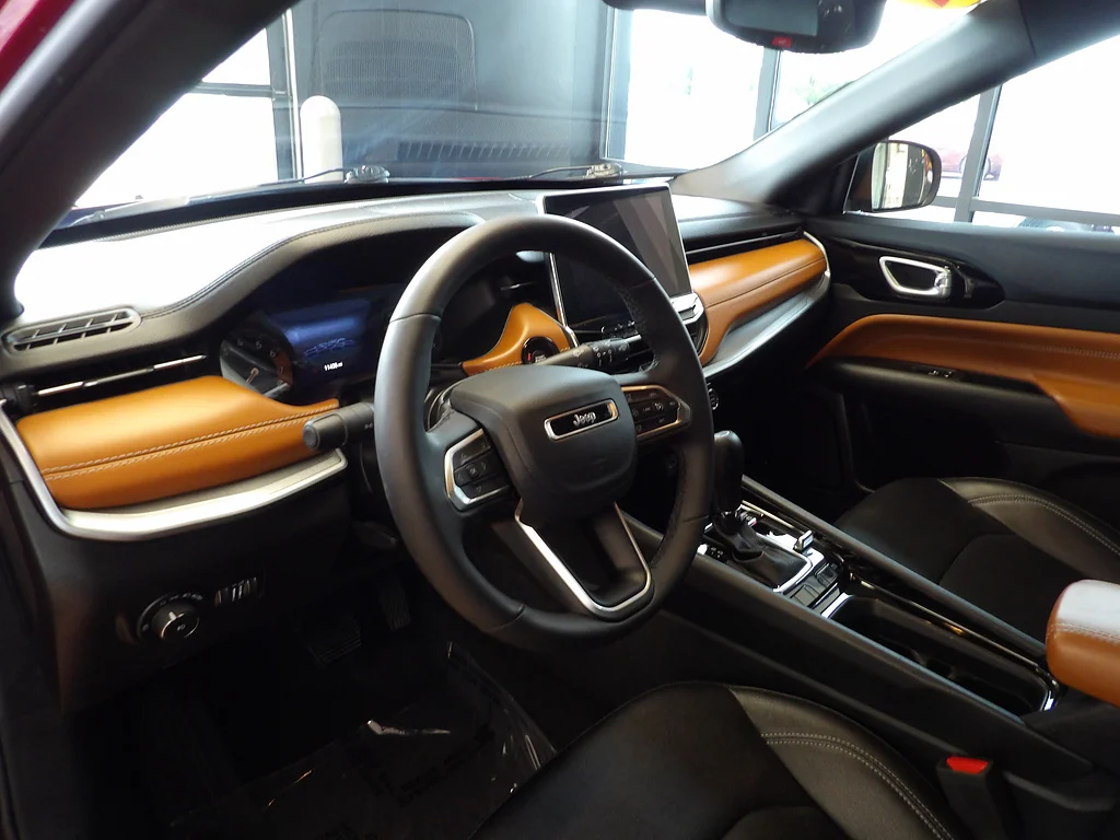 Used 2025 Red Hot Pearl Coat Jeep Limited image 24