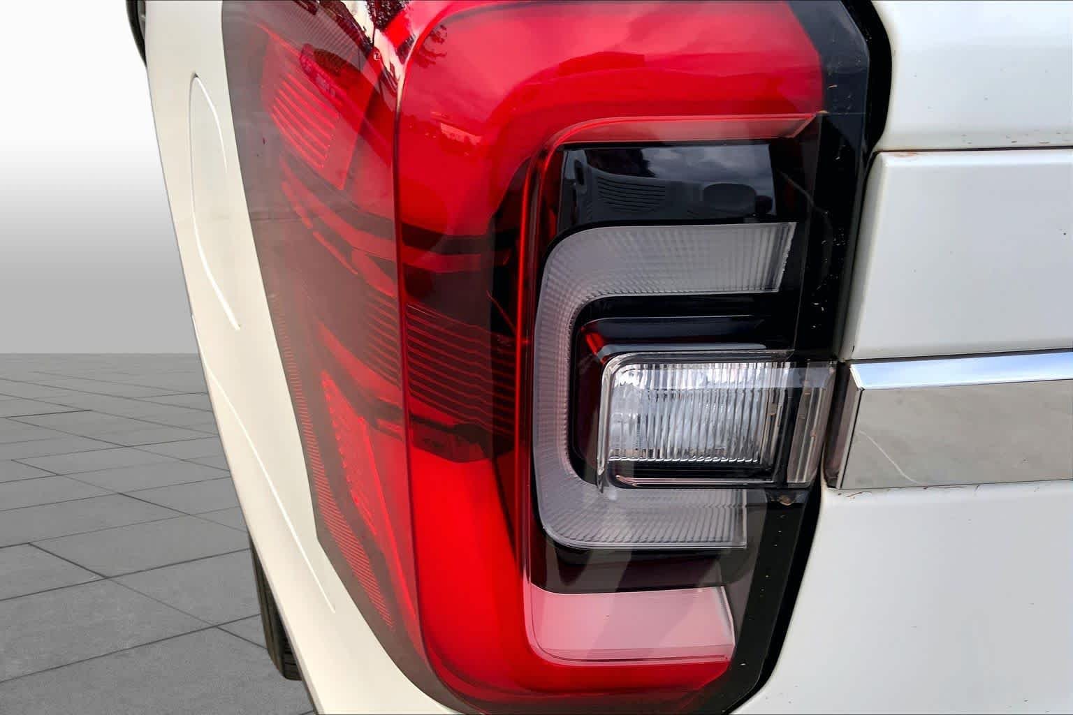 Used 2022 Star White Metallic Tri-Coat Ford Limited image 28