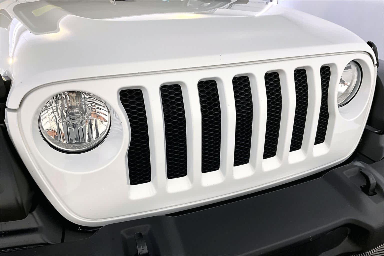 Used 2020 Bright White Clearcoat Jeep Sport S image 31