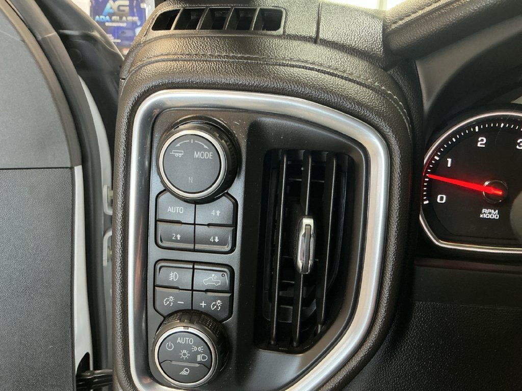 Used 2022 White Chevrolet High Country image 32