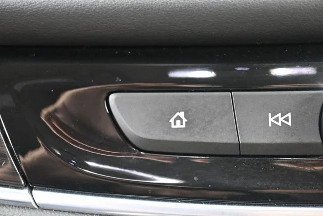 Used 2019 Black Buick Essence image 29