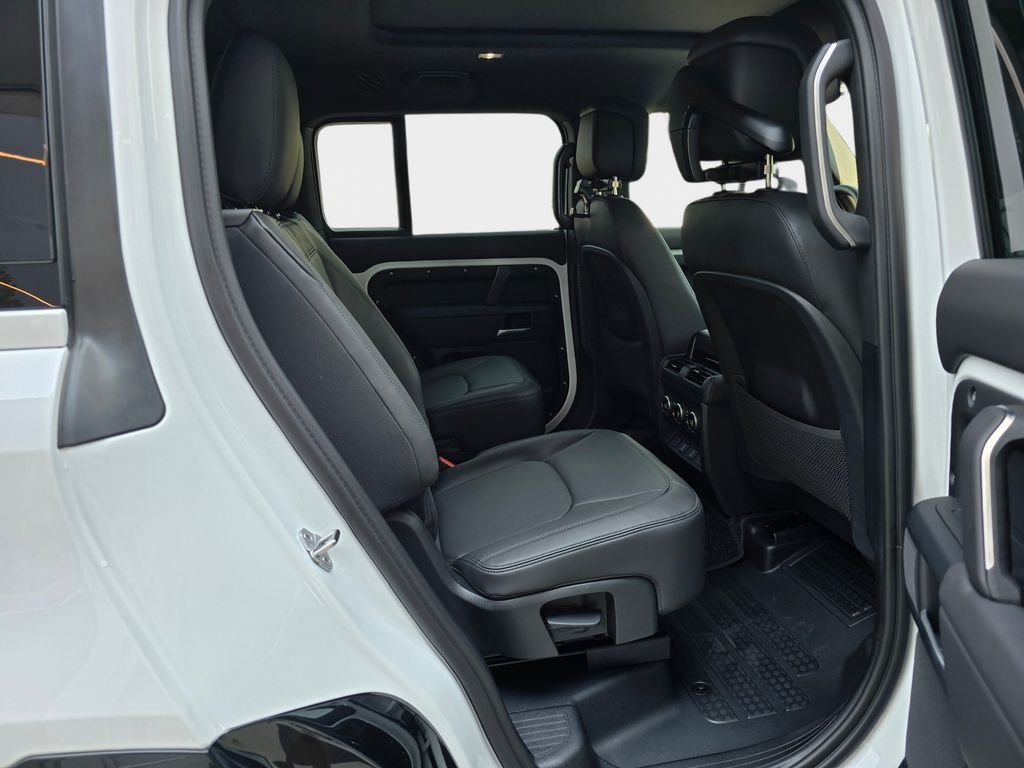 2026 Land Rover Defender X-Dynamic SE - Photo 11