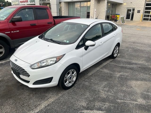 Used 2016 White Ford SE image 2