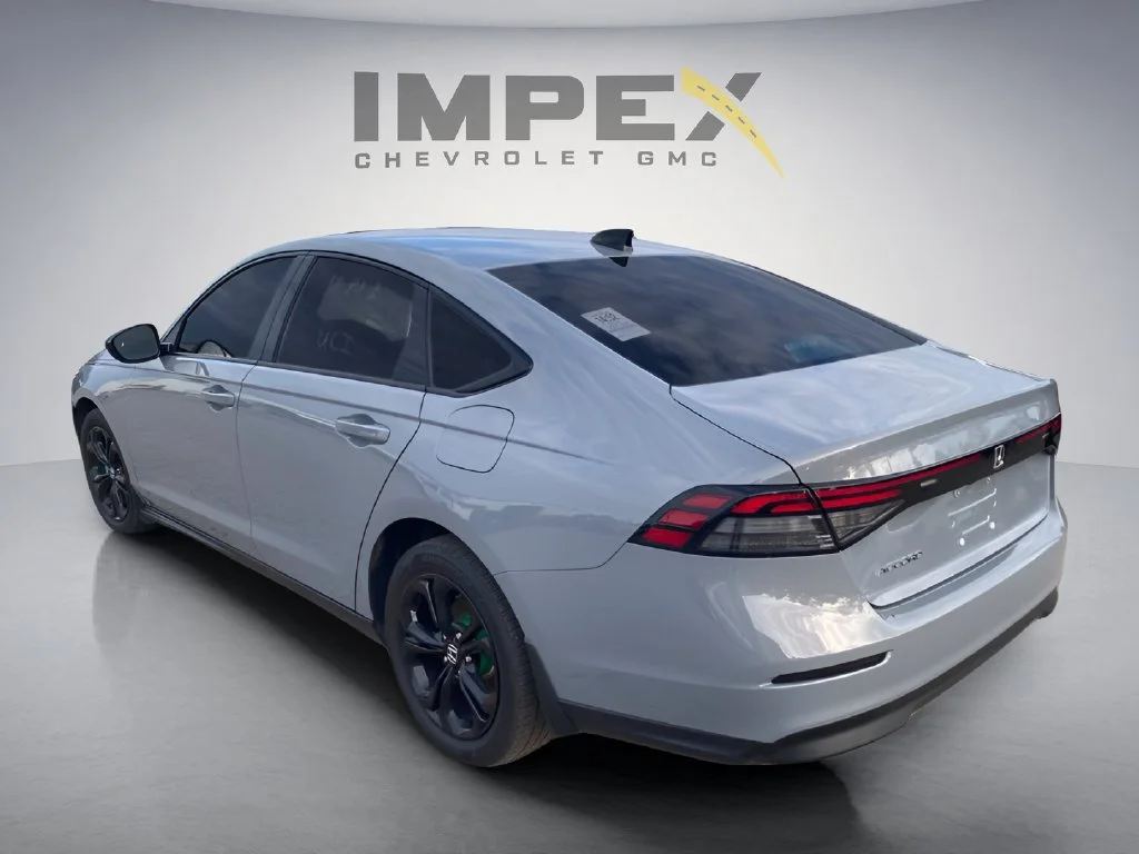 Used 2025 Gray Honda SE image 3