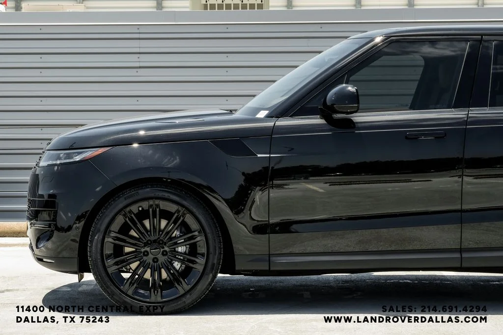 New 2026 Santorini Black Metallic Land Rover SE image 10
