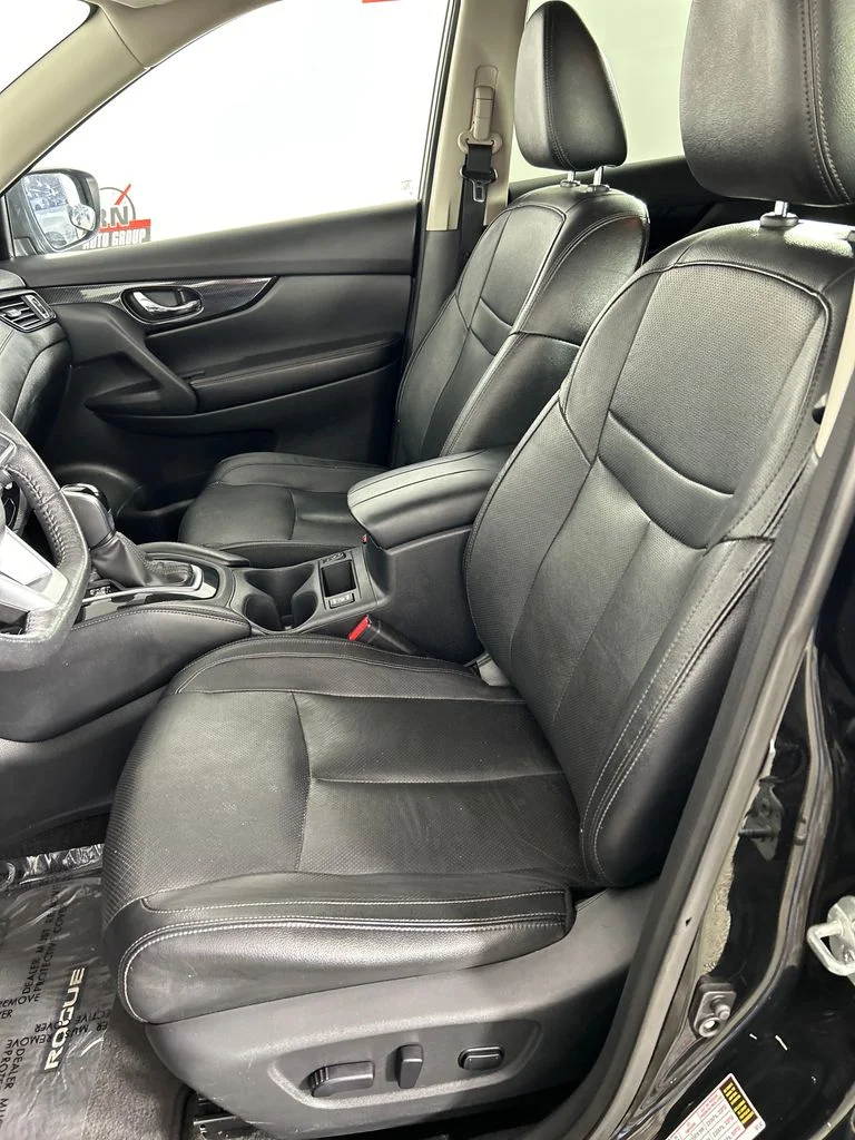Used 2019 Black Nissan SL image 12