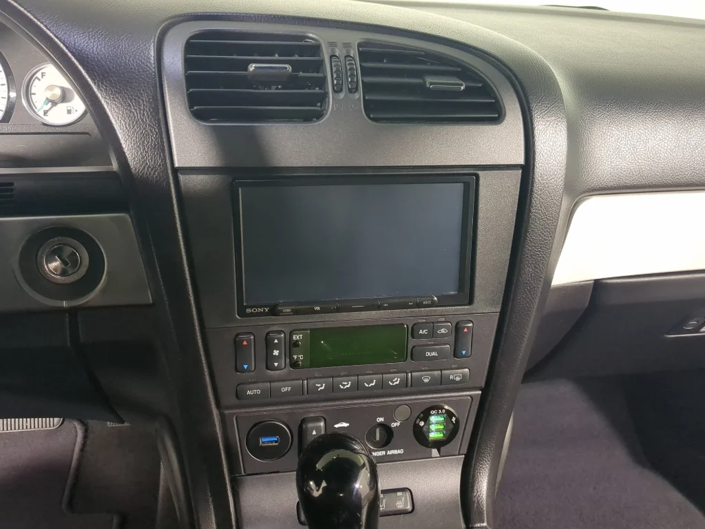 Used 2003 Gray Ford Premium Hardtop image 22